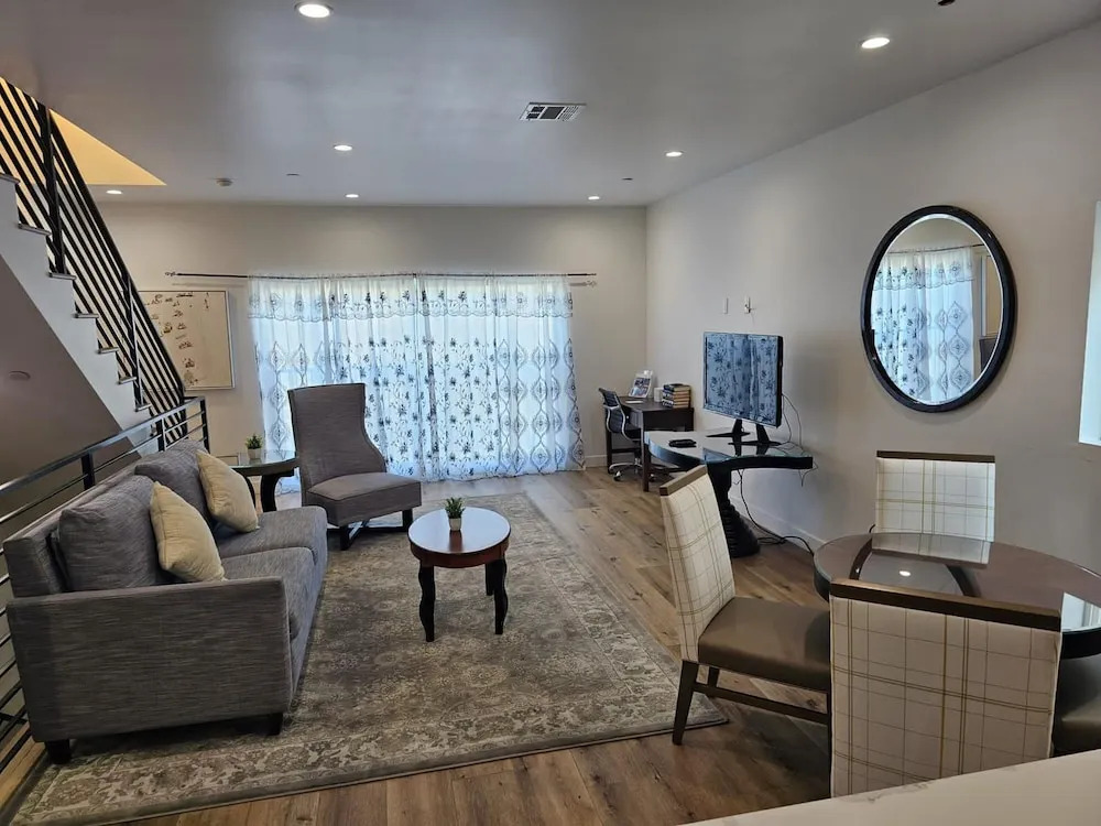 Hollywood Boutique Residences with Free Parking