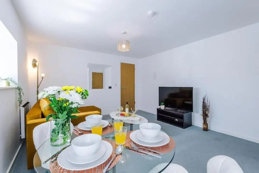 Stunning 2-bed Apartment With Allocated Parking