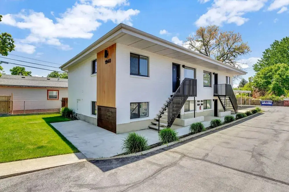 Convenient 2BR Apt w Covered Parking SLC