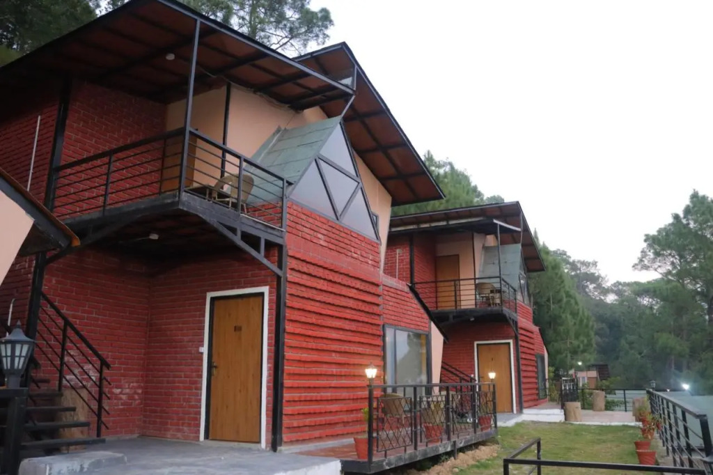 StayVista at tatvam-Mountain views & EV Station