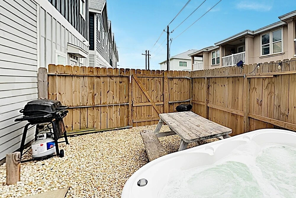 New Listing! Sandy Feet W/ Hot Tubs 8 Bedroom Townhouse