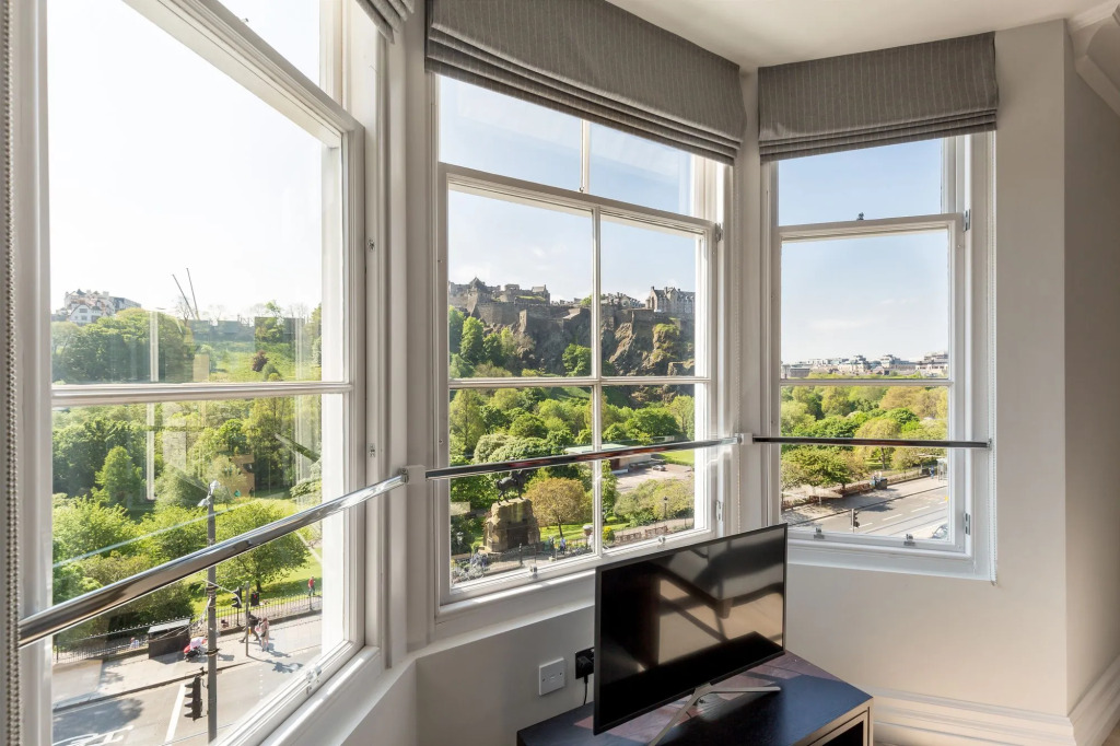 Destiny Scotland - Chisholm Hunter Suites
