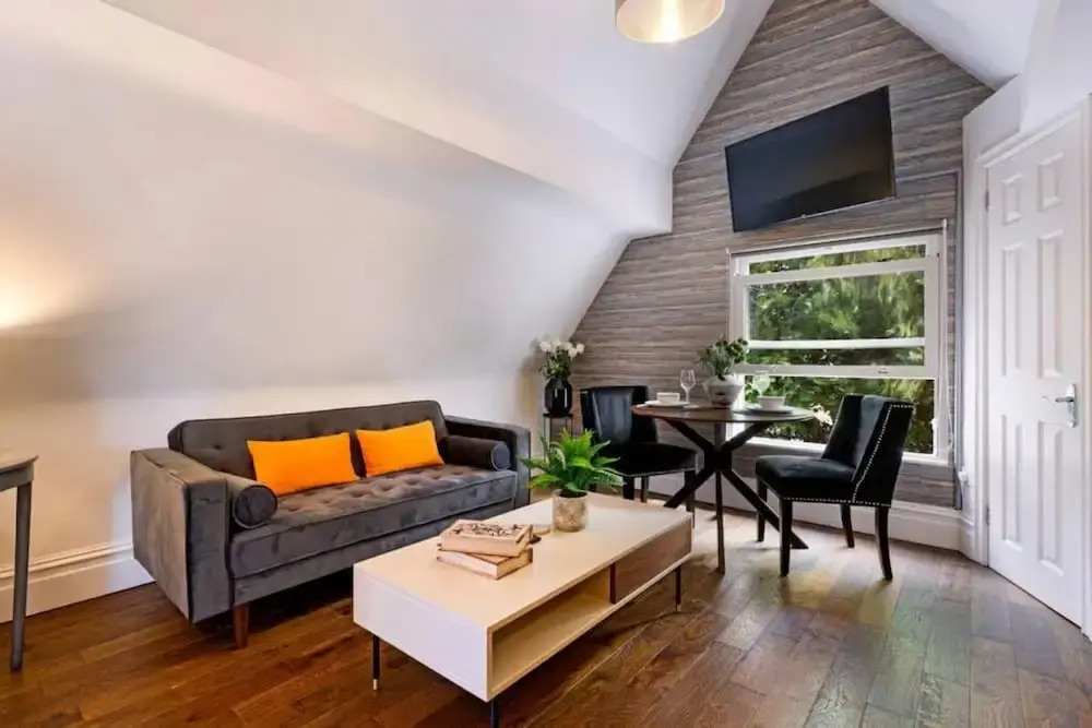 Host Apartments Kensington Quarters III