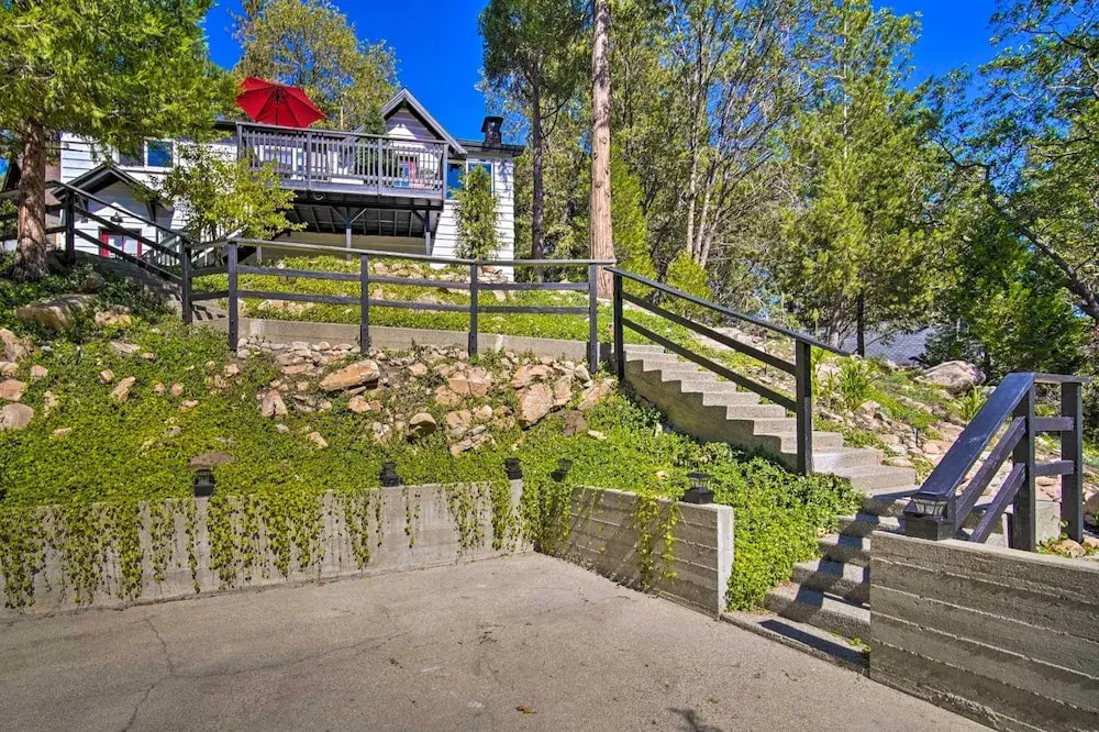 Tree-lined Twin Peaks Cottage w/ Custom Stream