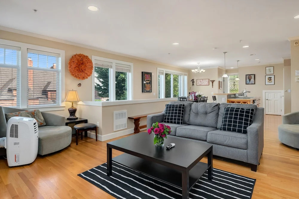 Seattle Vacation Home: Out of Africa