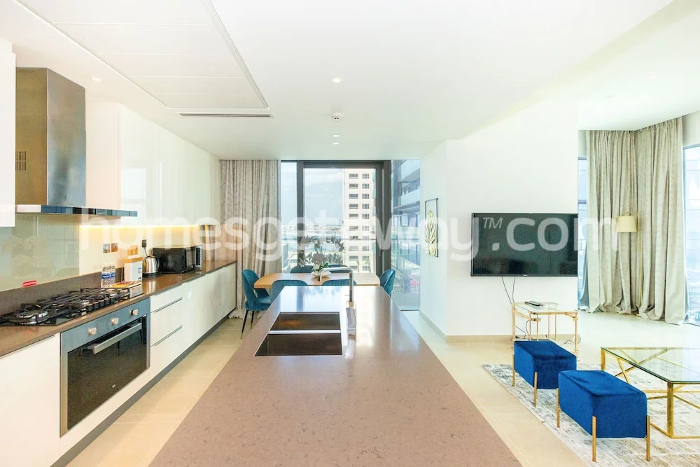 Homesgetaway- 2BR in Marina Gate Tower 2
