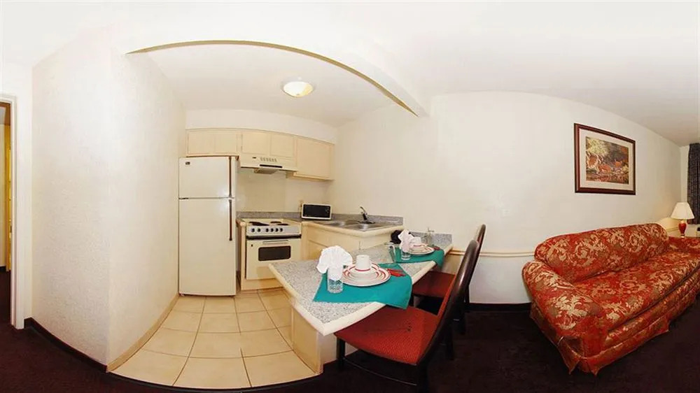 Town House Suites
