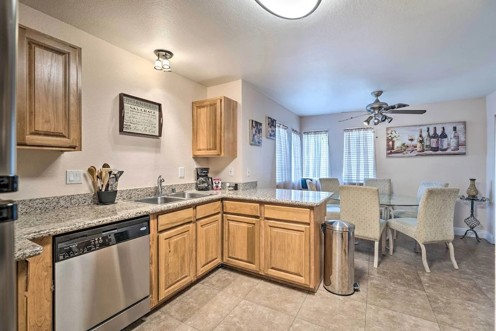 Seasonal Pool & Spa: Las Vegas Pad, 11 Mi to Strip
