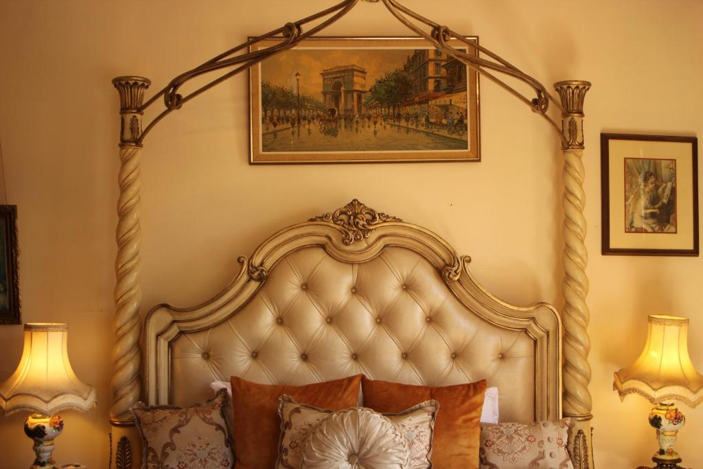 Henderson Castle Inn