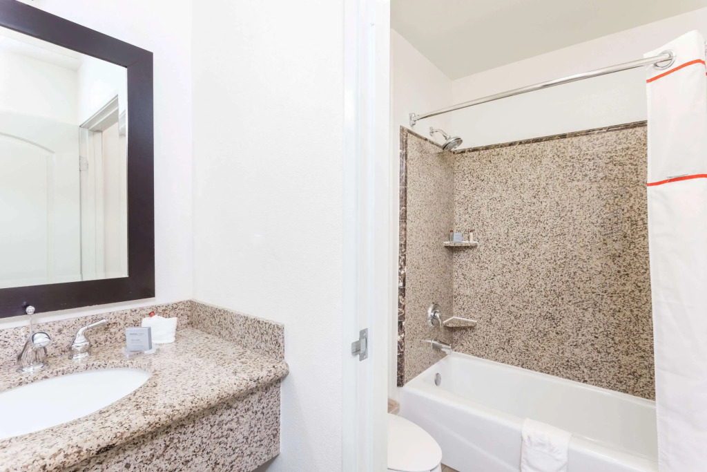 Hawthorn Suites