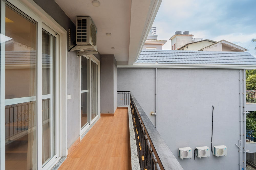 Elivaas Solace AquaVista 5BHK Villa