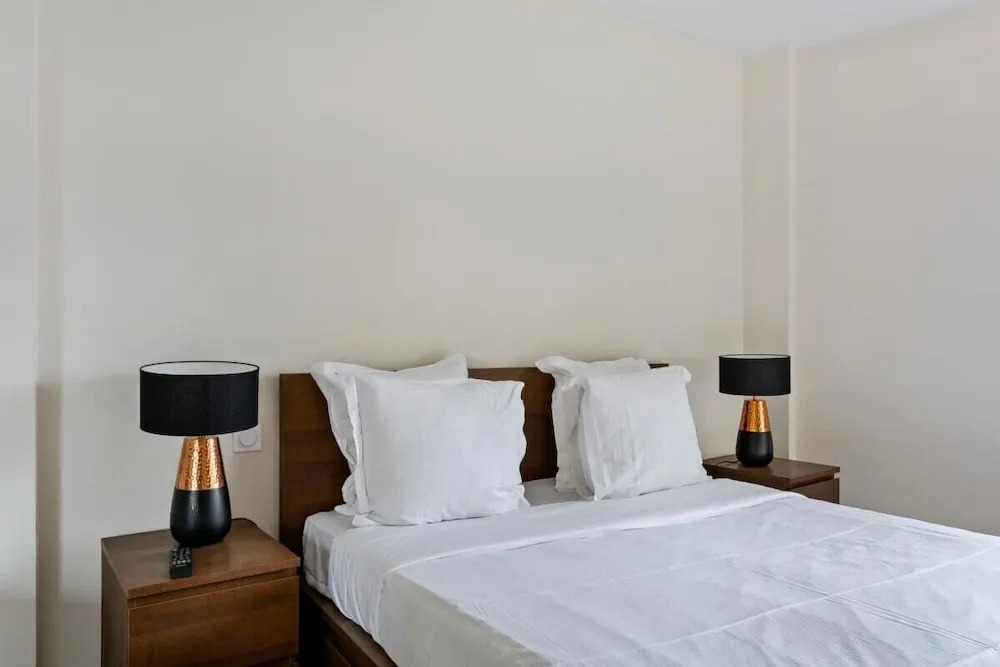 Modern Cosy 1-Bed Apartment Sleeps 6, in Paris