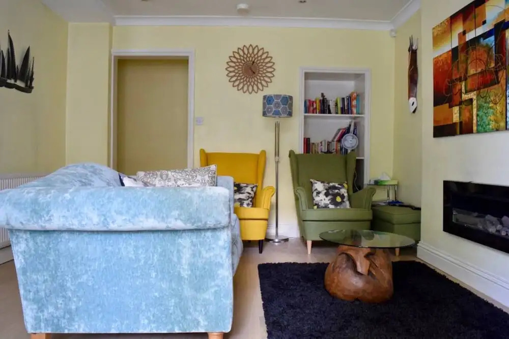1 Bedroom Apartment With Large Garden in West London