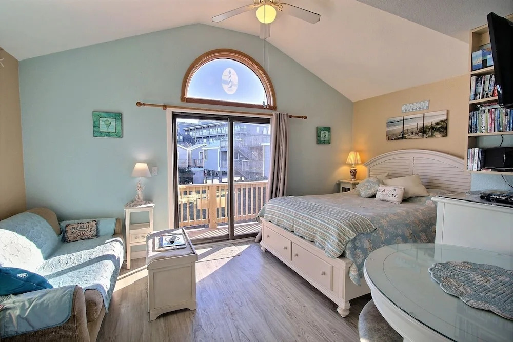 2 Cabana By The Sea Studio Bedroom Condo by RedAwning