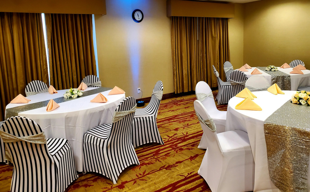 Holiday Inn Express Hotel & Suites Cherry Hills by IHG