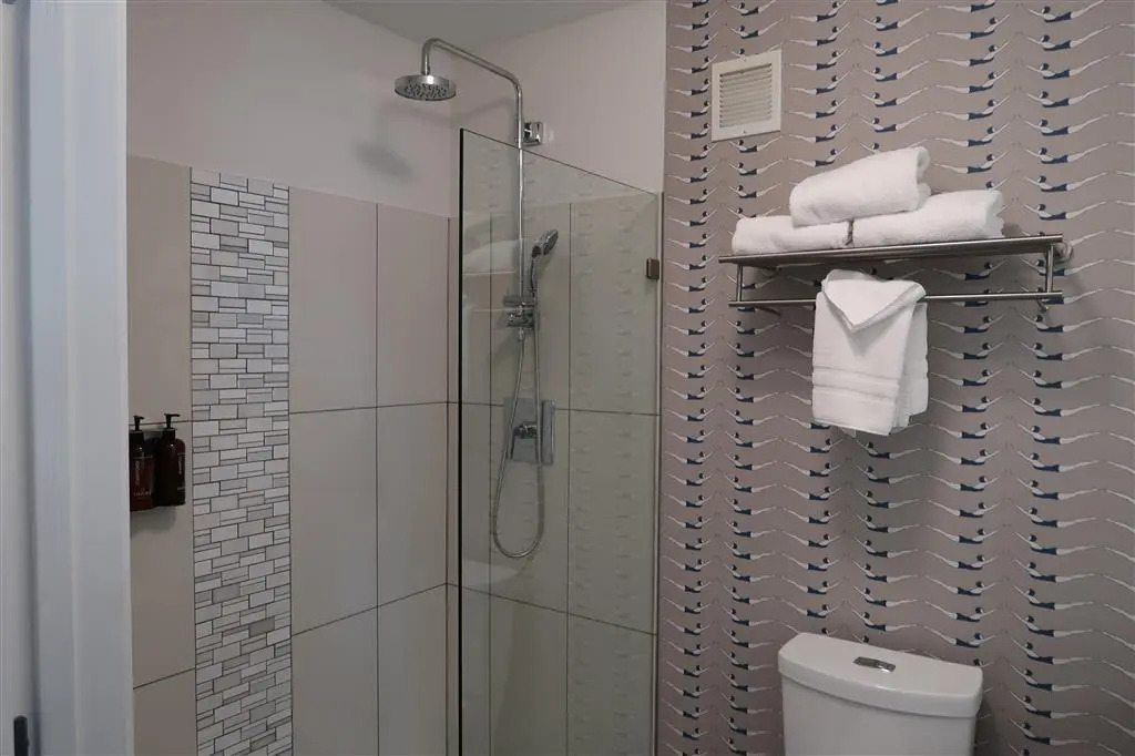 Oxford Suites Portland - Jantzen Beach