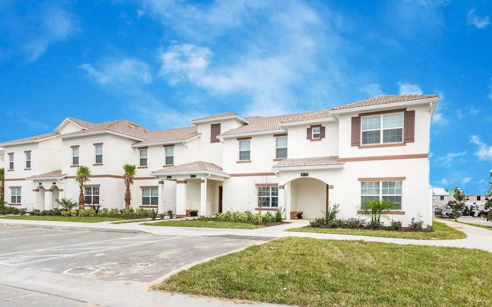 T1573 Brand new Luxury 5 Bedrooms Townhome