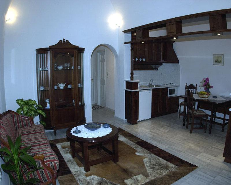 Nikos Villas