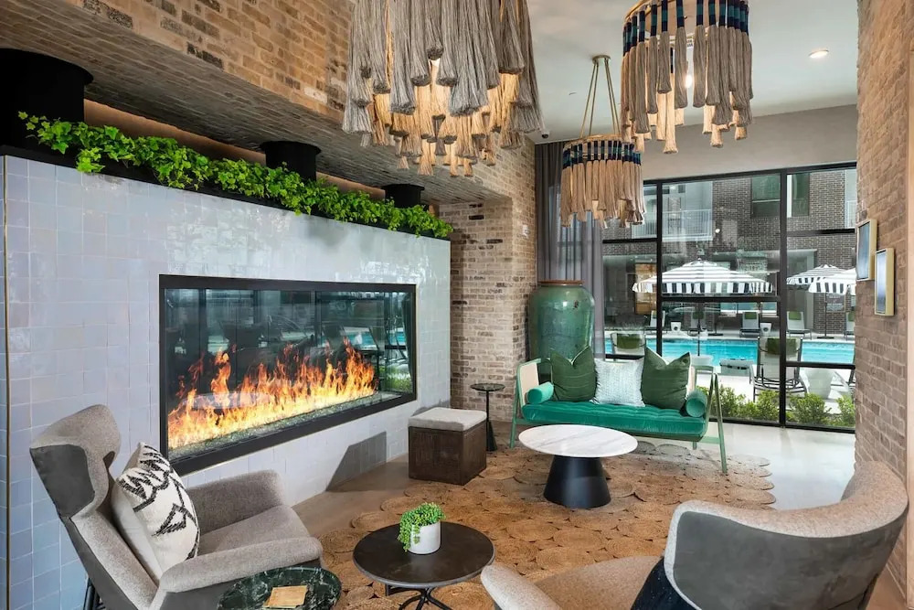 Landing Chic 1BD in Northside
