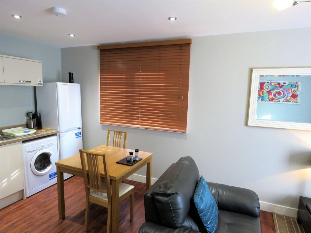 Abbey Apartments - Modern Serviced Apartments - Tourists & Professionals