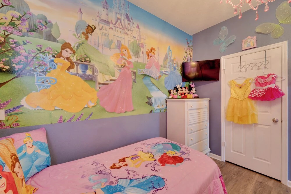 Pool, Themed Rooms & Arcade: Disney Escape