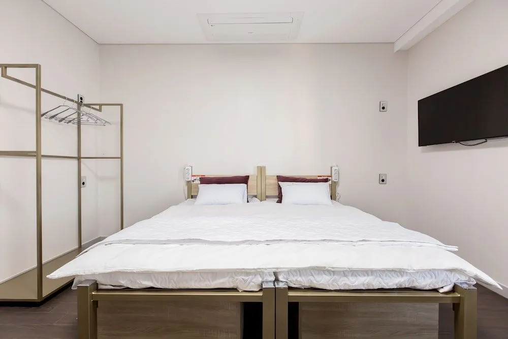Shining Glory House - Hostel