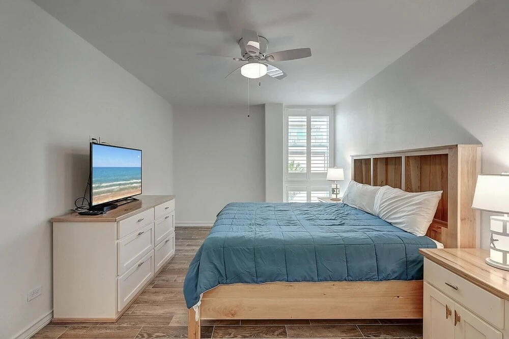 Channelview 208 2 Bedroom Condo by Redawning