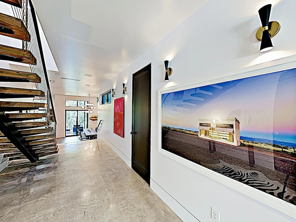 New Listing! Spacious Luxe Near Downtown 4 Bedroom Home