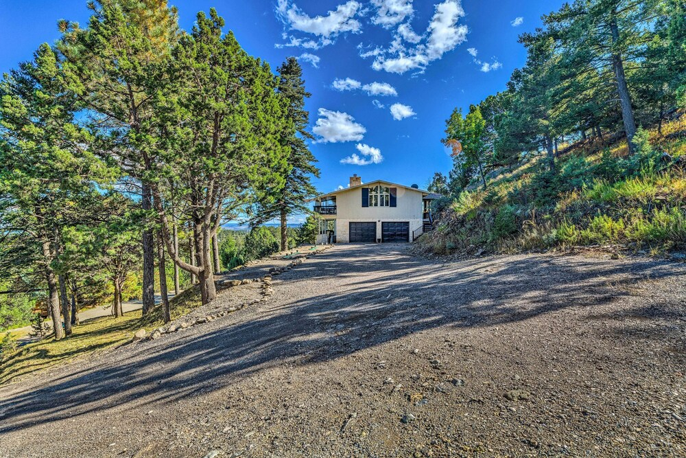 Serene Alto Cabin w/ Mountain Views & Fire Pit!
