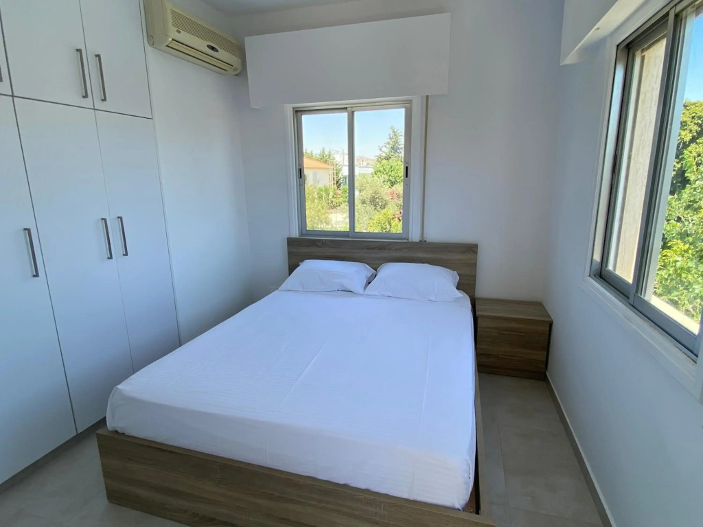 Renovated modern 1-bedroom apartment with view