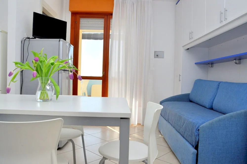"flat in a Seafront Building With Swimming Pool"