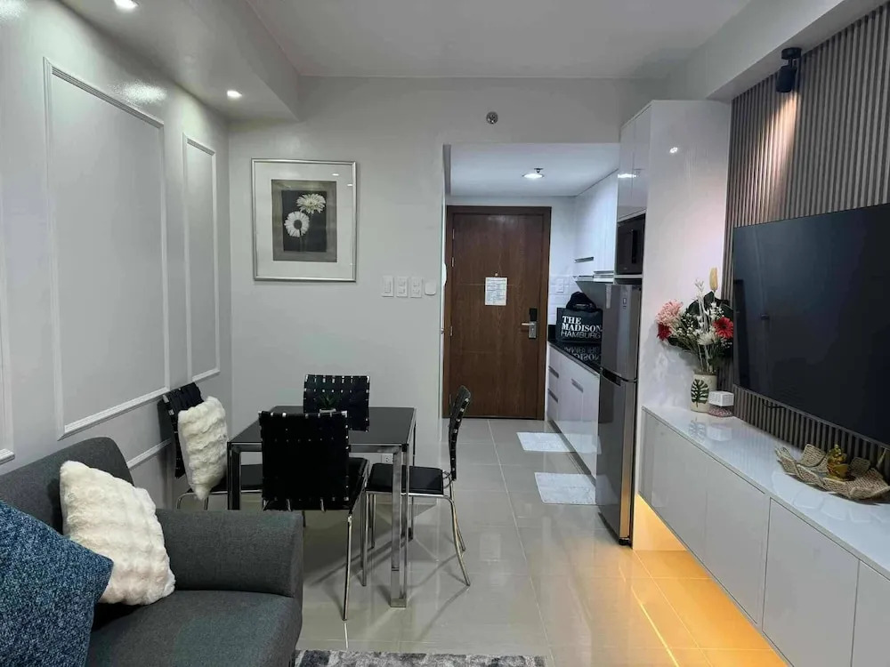 Chic Retreat in Pasay City - Scandinavian With Balcony Facing Mall Of Asia