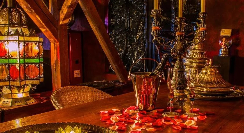 Bijou Hotel / Love and Romance