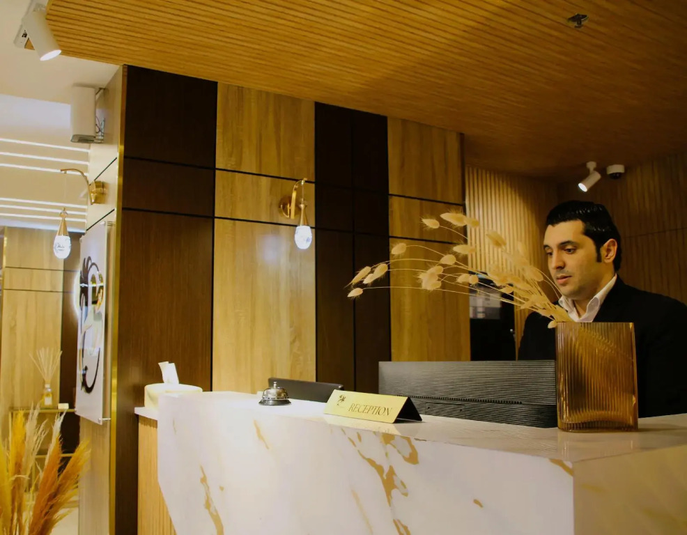 Plaza Athenee Hotel