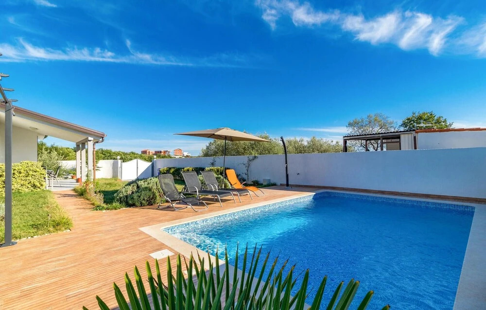 Two-Bedroom Holiday Home In Pomer