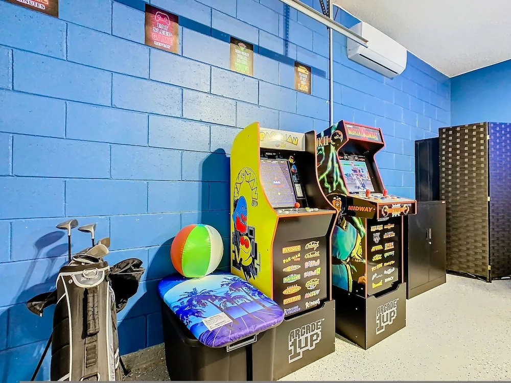 Screened pool, spa & game room Near Disney