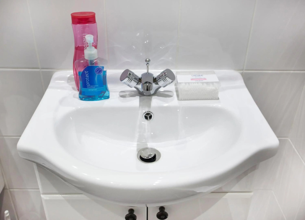 Emporium Nottingham - Your own City Centre Self Catering Apartment - with 3 Bathrooms and Full Kitchen, ideal for Contractors too - Outside Smoking Area - "Cook as you would at Home" - by Victoria Centre Shopping Centre on Huntingdon Street