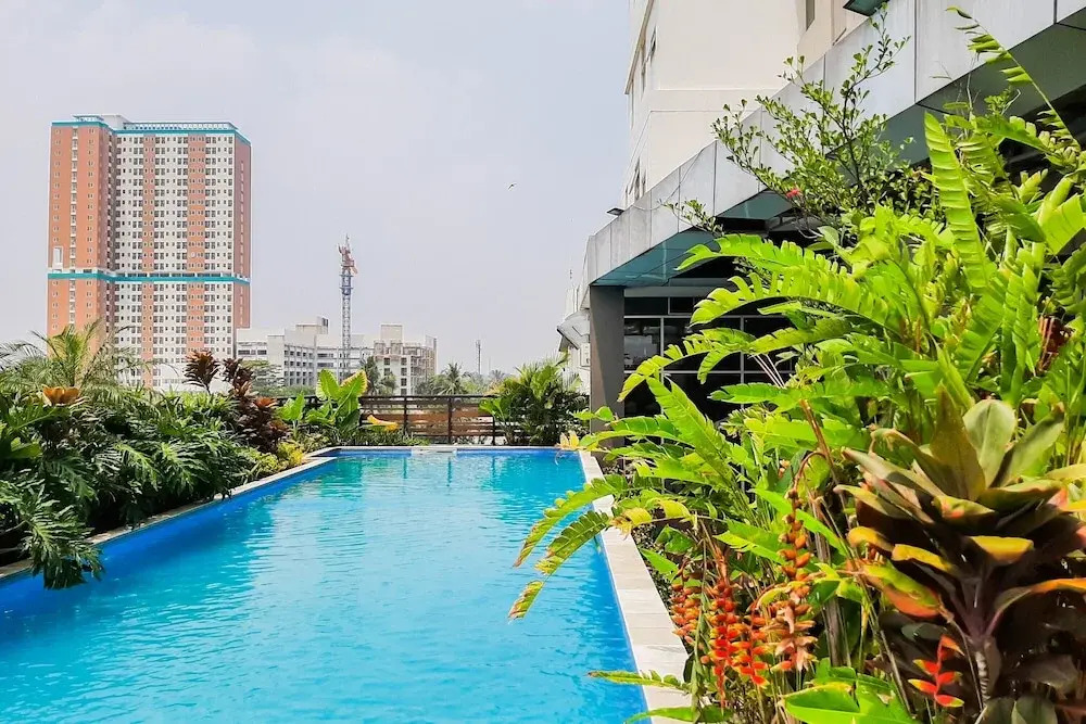 Comfy White 2Br For 3 Pax At Tuscany Residence