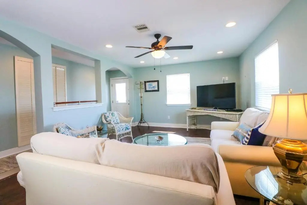 PERFECT location spacious yard coffee bar at this lovely beach home