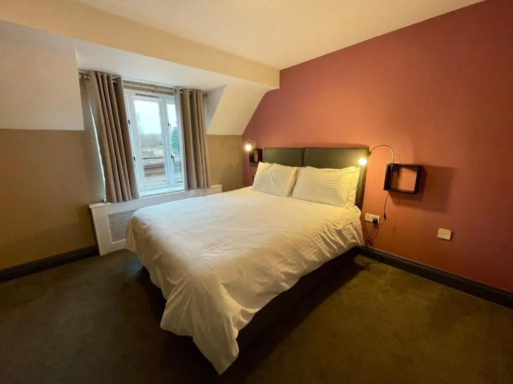 Cadmore Lakeside Hotel