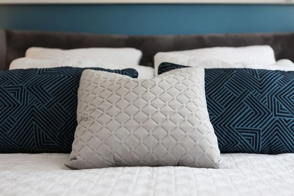 QuickStay - Chic Condo in Yorkville (Yonge & Bloor)