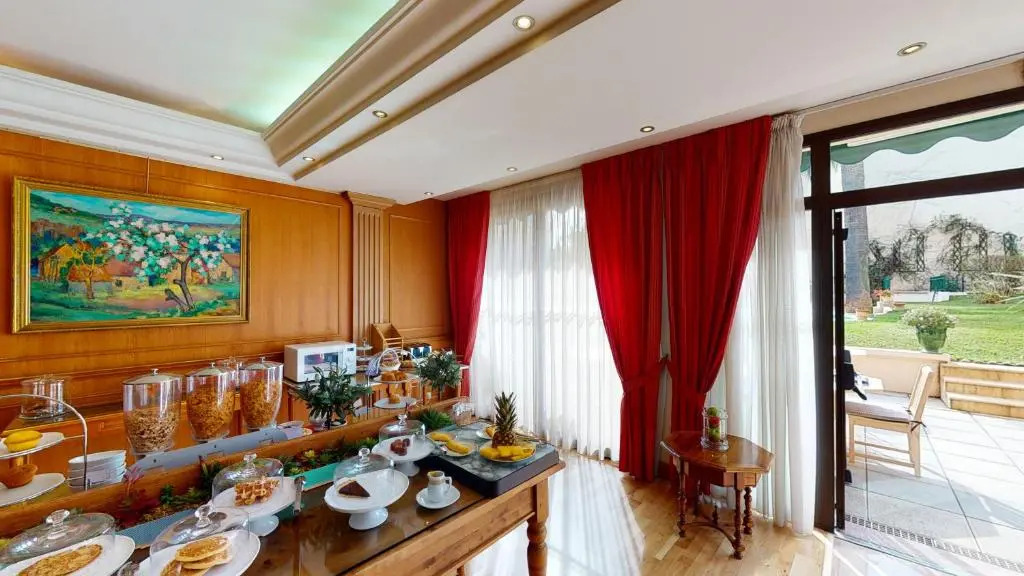 Sun Riviera Hotel