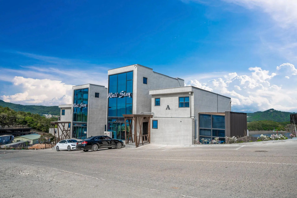 Yeosu Wellstay Pool Villa