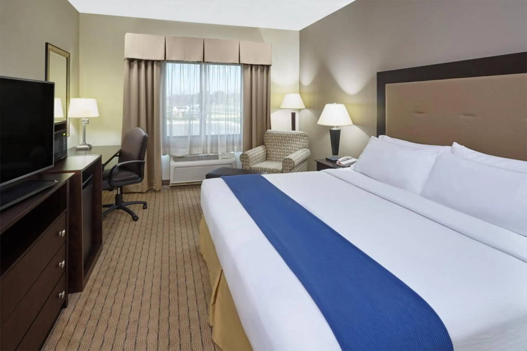 Holiday Inn Express Hotel & Suites Madison-Verona by IHG