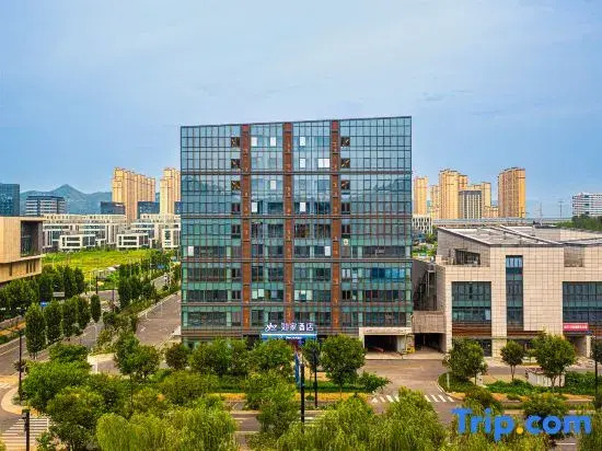 Rujia YUNIK Esports Hotel (Jinan Changqing University City Branch)