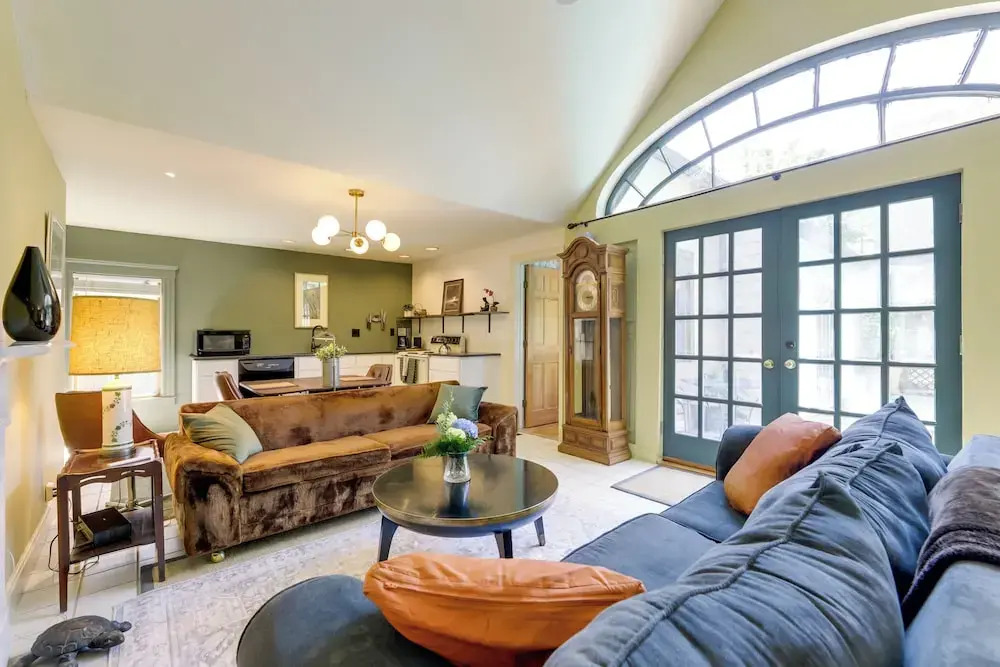 Shared Hot Tub: Historic Cottage, Walk to Elm Park