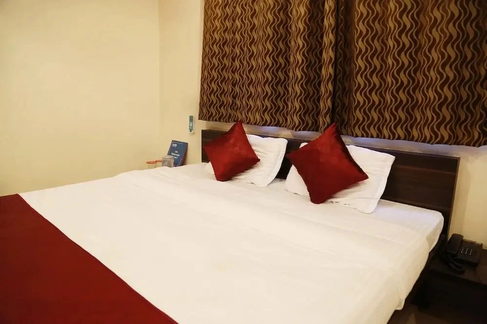 Hotel Crystal Court