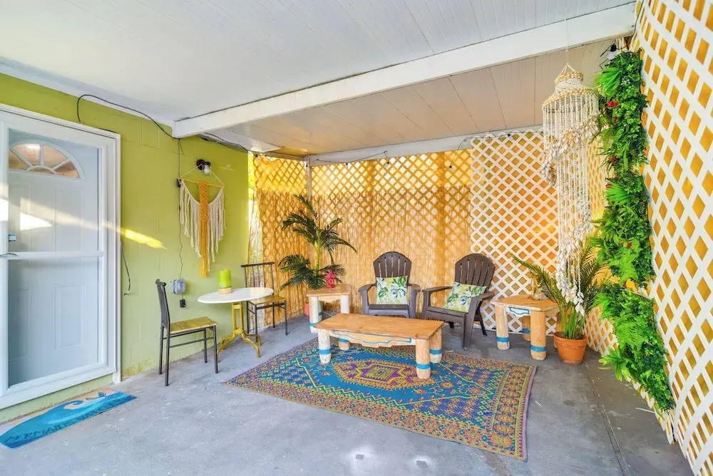 3 Mi to Vinoy Park: St Petersburg Gem w/ Patio!