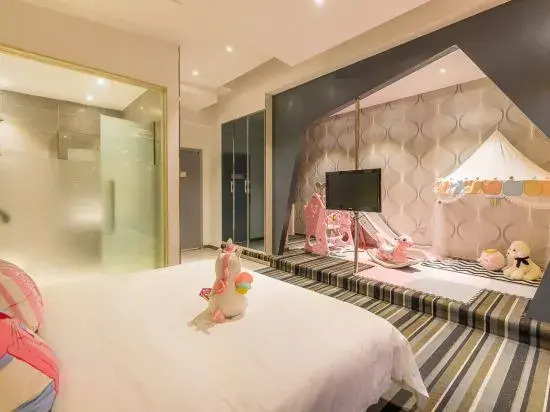 Zhiling Homestay (Five Star Street City Center)