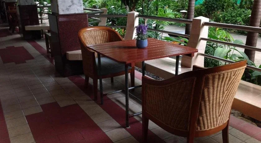 Coconut House Chaweng Hostel